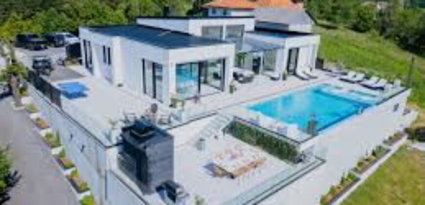 Tropical 3 Bedroom Villa Canggu — Annual Rental